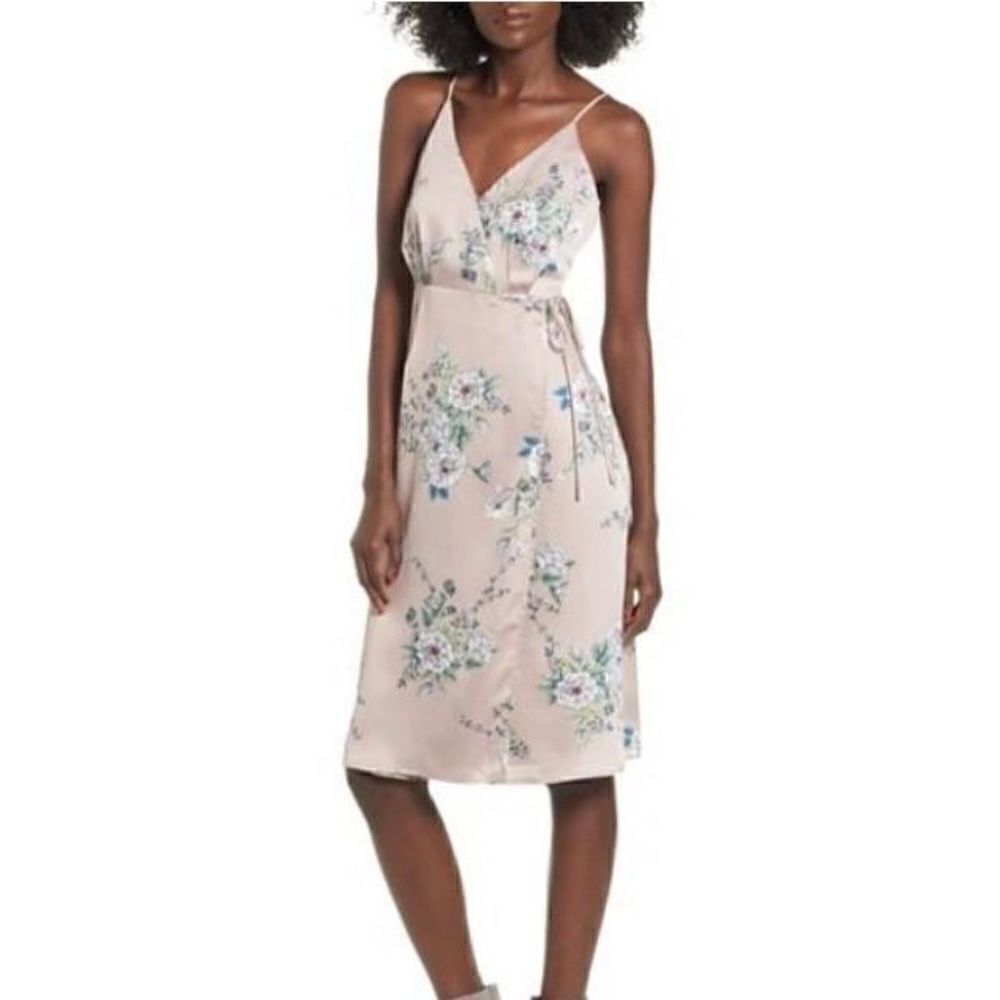 ASTR The Label Light Mauve Satin Floral Wrap Dress Size S
